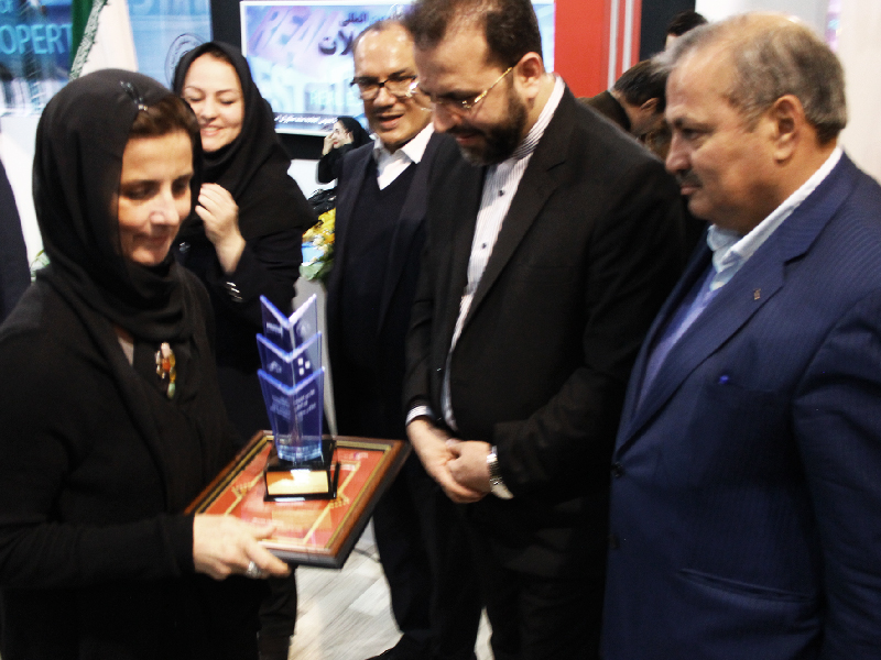 WT Ceo awarded by Iranian Minister of Real Estate Mr Oghbayi